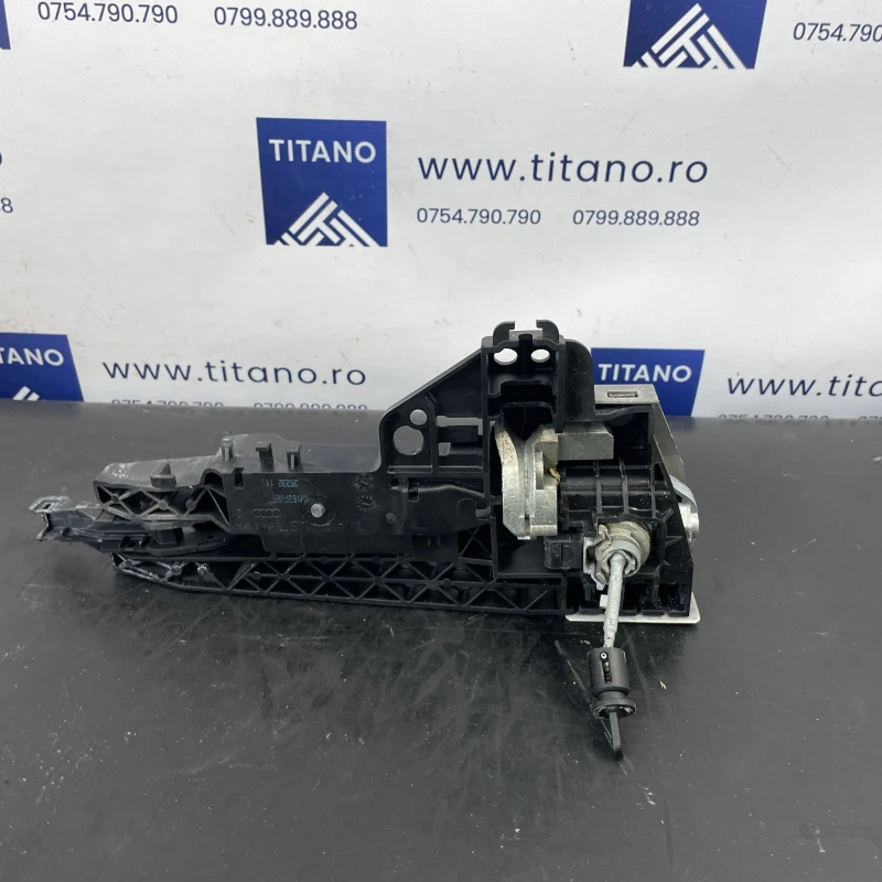 Maner usa stanga fata / Audi A6 Allroad C7 2013 / Caroserie, oglinzi si faruri