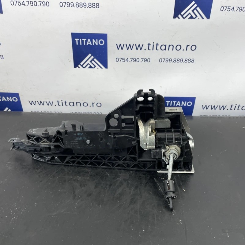 Maner usa stanga fata / Audi A6 Allroad C7 2013 / Caroserie, oglinzi si faruri