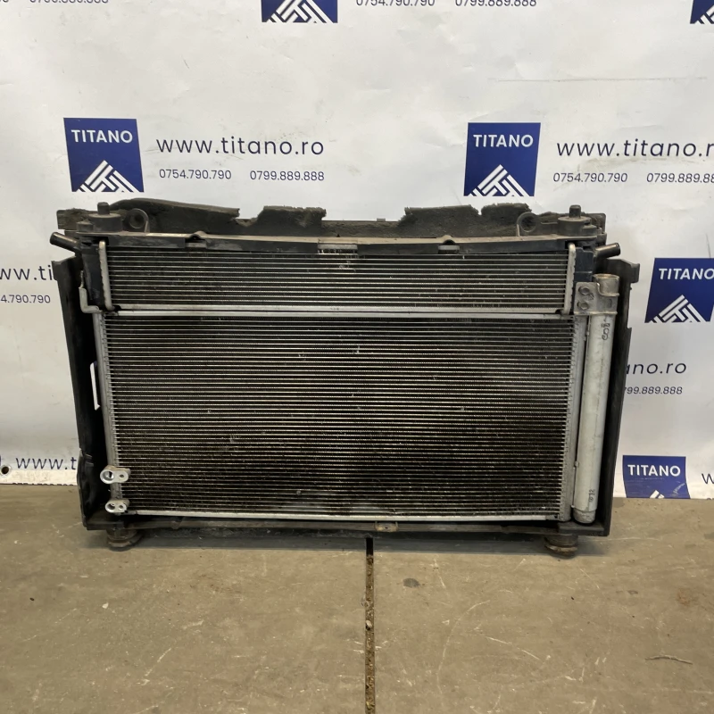 Set radiatoare / Toyota Auris E180 2014 / Motor, racire si evacuare