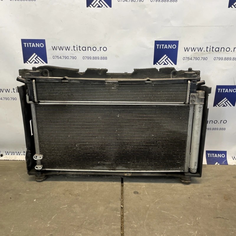 Set radiatoare / Toyota Auris E180 2014 / Motor, racire si evacuare