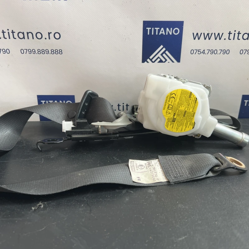 Centura dreapta fata Toyota Auris E180 2014