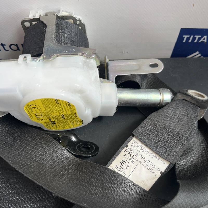 Centura stanga fata / Toyota Auris E180 2014 / Interior
