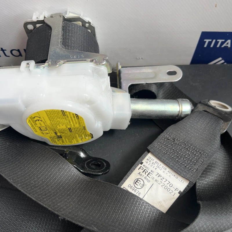 Centura stanga fata / Toyota Auris E180 2014 / Interior