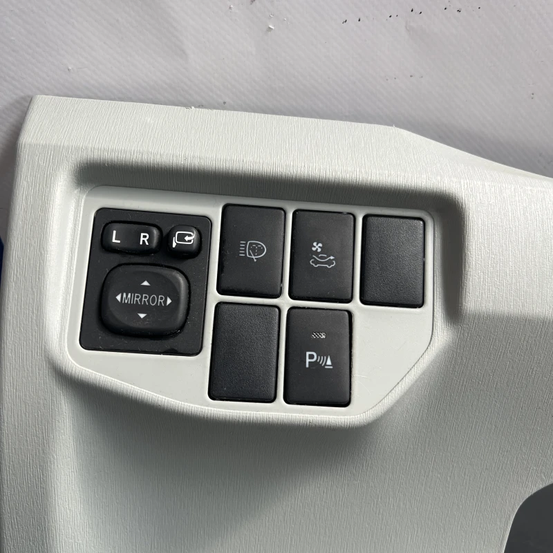 Butoane consola centrala / Toyota Prius Prius 3 2012 / Interior