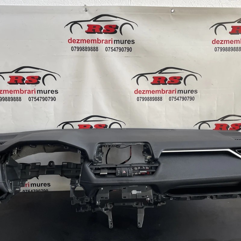 Plansa bord / Toyota Rav4 XA40 2024 / Interior