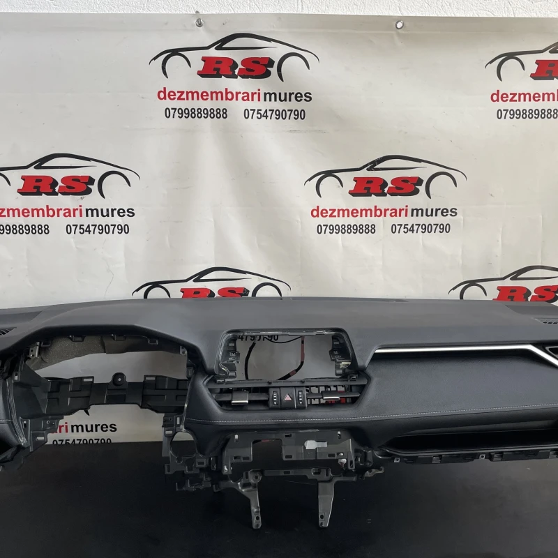 Plansa bord / Toyota Rav4 XA40 2024 / Interior