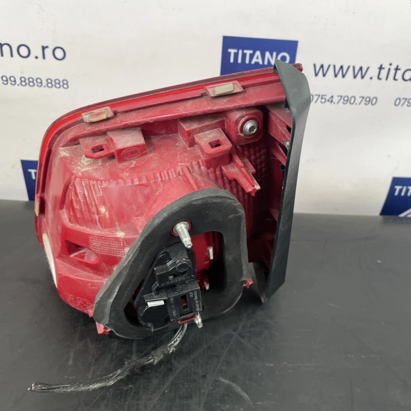 Stop stanga haion / Volkswagen Tiguan 5N facelift 2012 / Caroserie, oglinzi si faruri