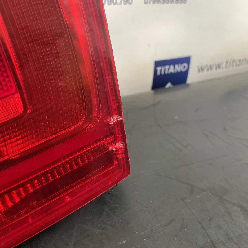 Stop dreapta haion / Volkswagen Tiguan 5N facelift 2012 / Caroserie, oglinzi si faruri