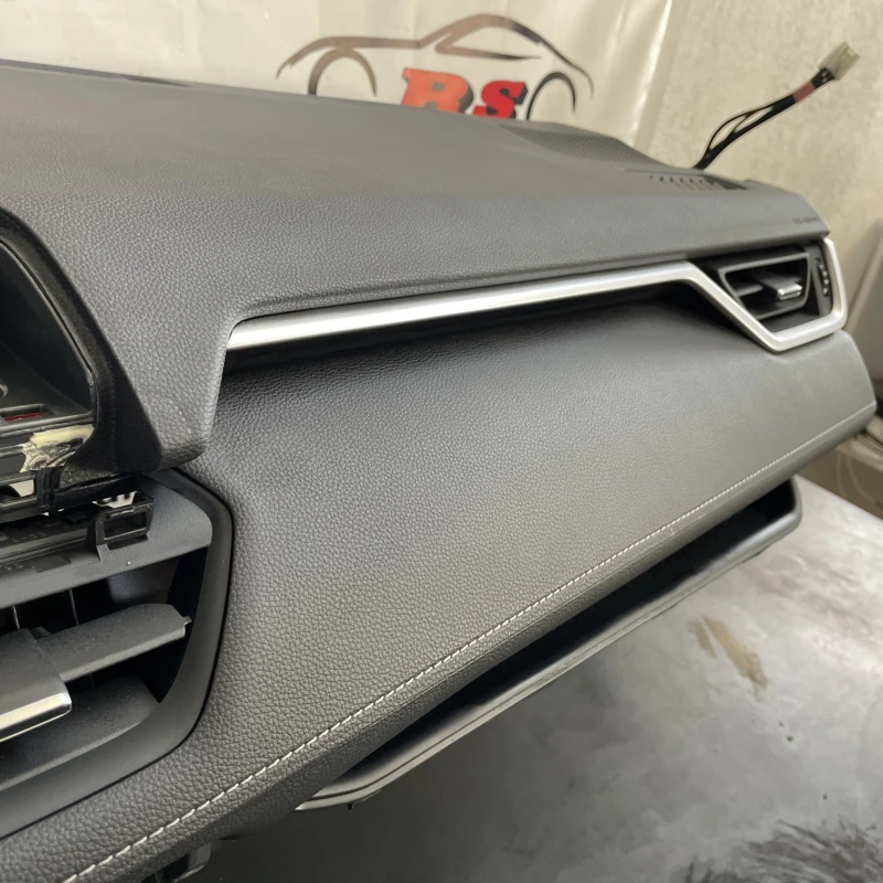 Plansa bord / Toyota Rav4 XA40 2024 / Interior