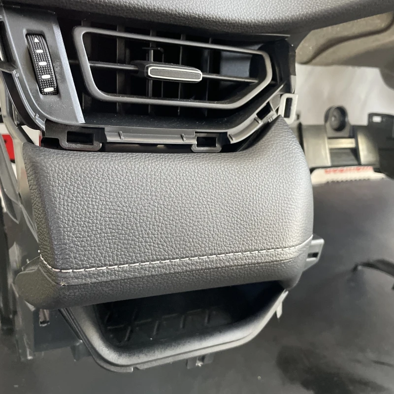 Plansa bord / Toyota Rav4 XA40 2024 / Interior