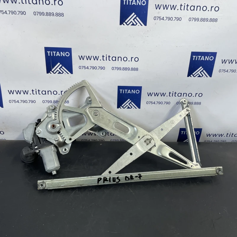 Macara geam dreapta fata Toyota Prius Prius 3 2012