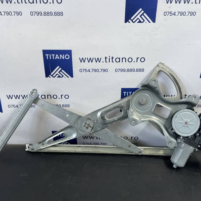 Macara geam dreapta fata / Toyota Prius Prius 3 2012 / Caroserie, oglinzi si faruri