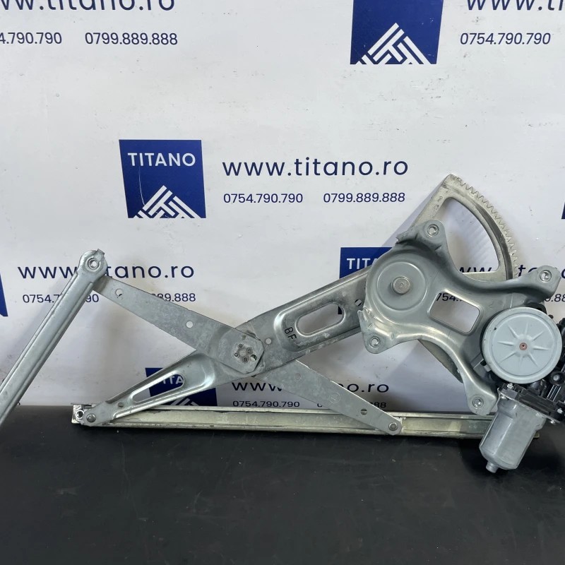 Macara geam dreapta fata / Toyota Prius Prius 3 2012 / Caroserie, oglinzi si faruri