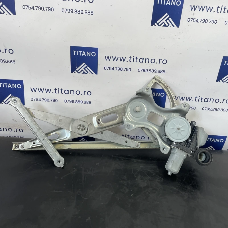 Macara geam dreapta spate / Toyota Prius Prius 3 2012 / Caroserie, oglinzi si faruri