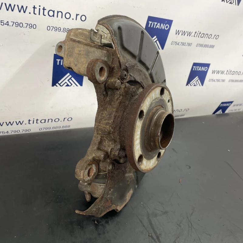 Fuzeta stanga fata / Volkswagen Tiguan 5N facelift 2012 / Directie si suspensie