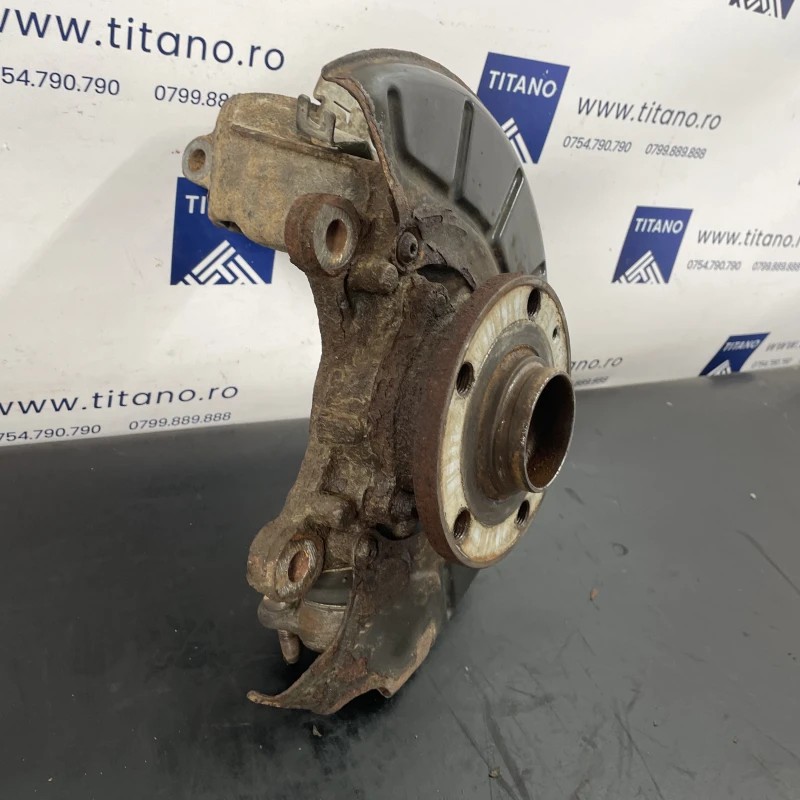 Fuzeta stanga fata / Volkswagen Tiguan 5N facelift 2012 / Directie si suspensie