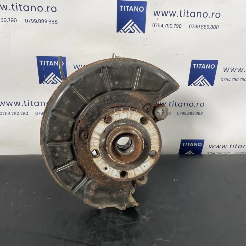 Fuzeta dreapta fata / Volkswagen Tiguan 5N facelift 2012 / Directie si suspensie