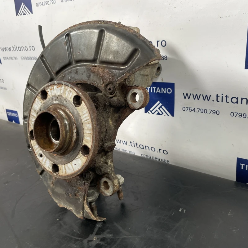 Fuzeta dreapta fata / Volkswagen Tiguan 5N facelift 2012 / Directie si suspensie