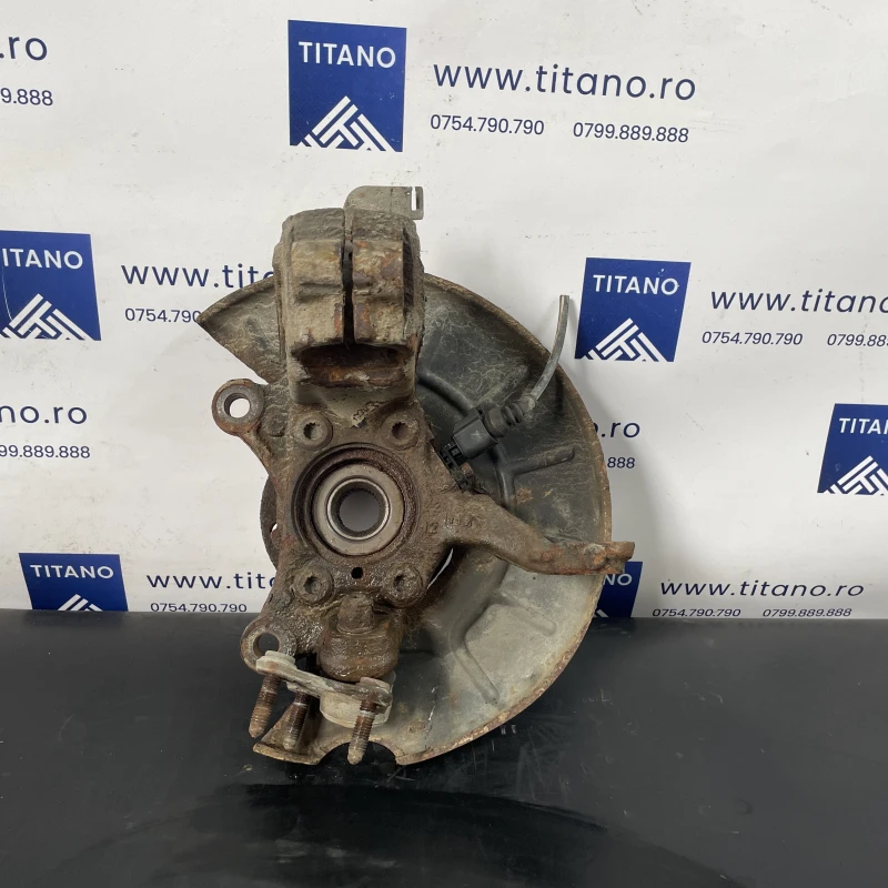 Fuzeta dreapta fata / Volkswagen Tiguan 5N facelift 2012 / Directie si suspensie