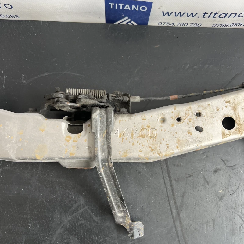 Traversa radiator / Toyota Auris E180 2014 / Caroserie, oglinzi si faruri