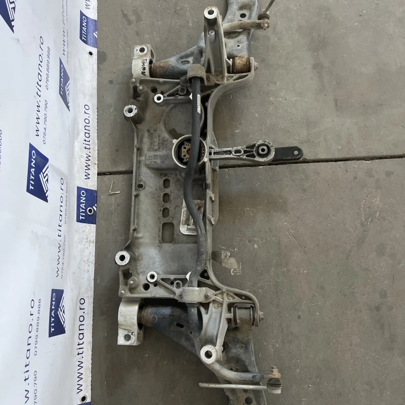 Punte fata jug suport motor / Volkswagen Tiguan 5N facelift 2012 / Directie si suspensie