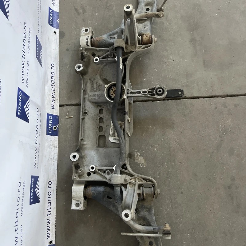 Punte fata jug suport motor / Volkswagen Tiguan 5N facelift 2012 / Directie si suspensie