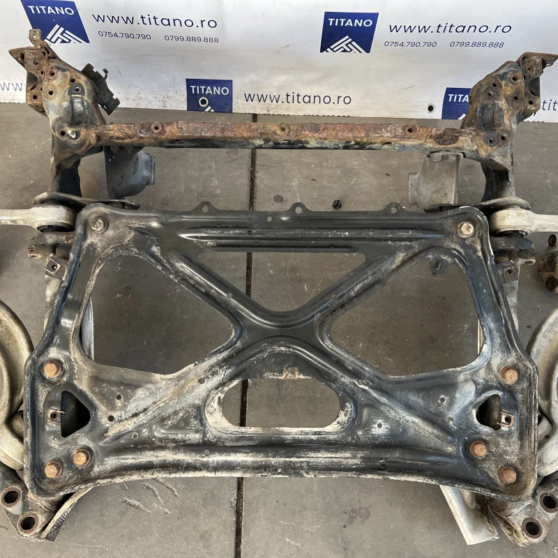 Punte fata jug suport motor / Audi A6 Allroad C7 2013 / Directie si suspensie