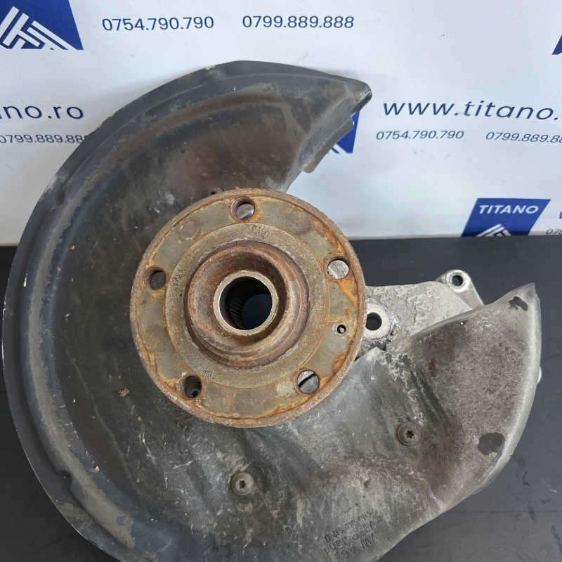 Fuzeta dreapta spate / Volkswagen Tiguan 5N facelift 2012 / Directie si suspensie