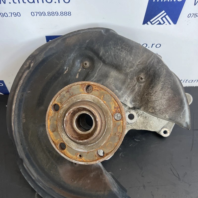 Fuzeta stanga spate / Volkswagen Tiguan 5N facelift 2012 / Directie si suspensie