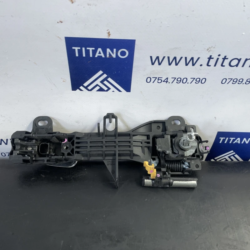 Maner usa stanga fata / Toyota Auris E180 2014 / Caroserie, oglinzi si faruri