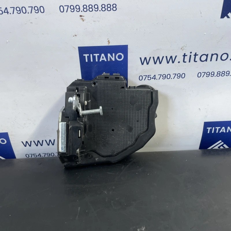 Iala broasca usa stanga spate / Toyota Auris E180 2014 / Caroserie, oglinzi si faruri