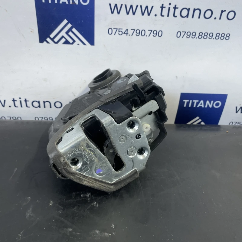 Iala broasca usa stanga spate / Toyota Auris E180 2014 / Caroserie, oglinzi si faruri
