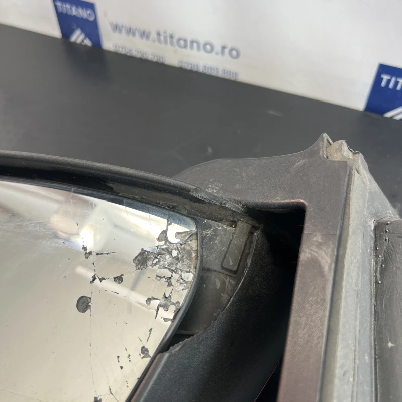 Oglinda dreapta / Nissan Navara D40 2011 / Caroserie, oglinzi si faruri