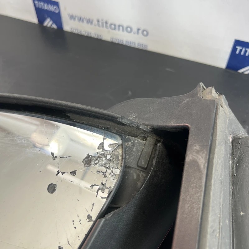 Oglinda dreapta / Nissan Navara D40 2011 / Caroserie, oglinzi si faruri