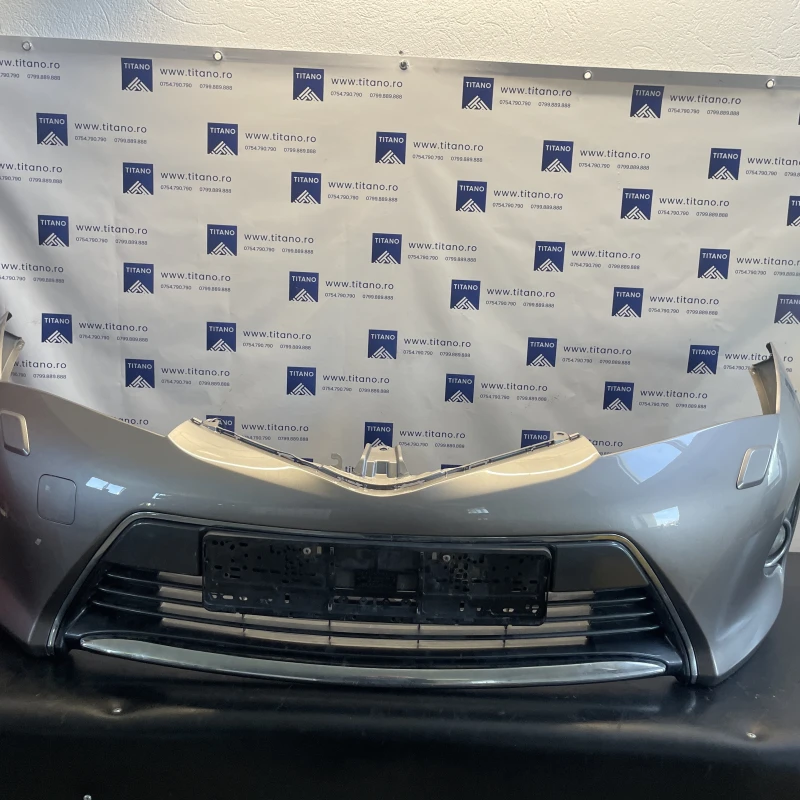 Bara fata / Toyota Auris E180 2014 / Caroserie, oglinzi si faruri