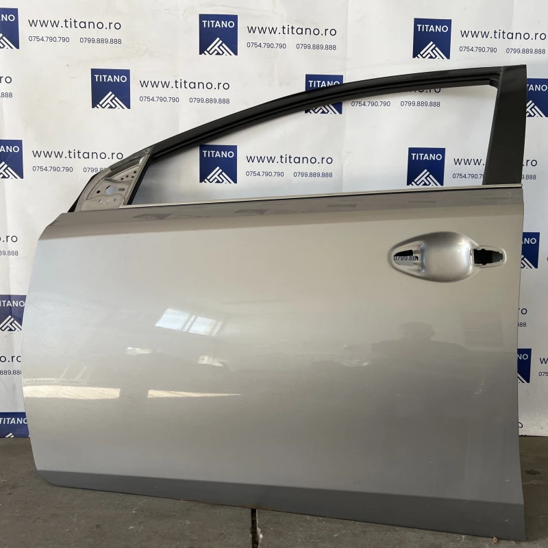 Usa stanga fata / Toyota Auris E180 2014 / Caroserie, oglinzi si faruri