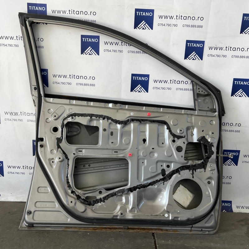 Usa stanga fata / Toyota Auris E180 2014 / Caroserie, oglinzi si faruri