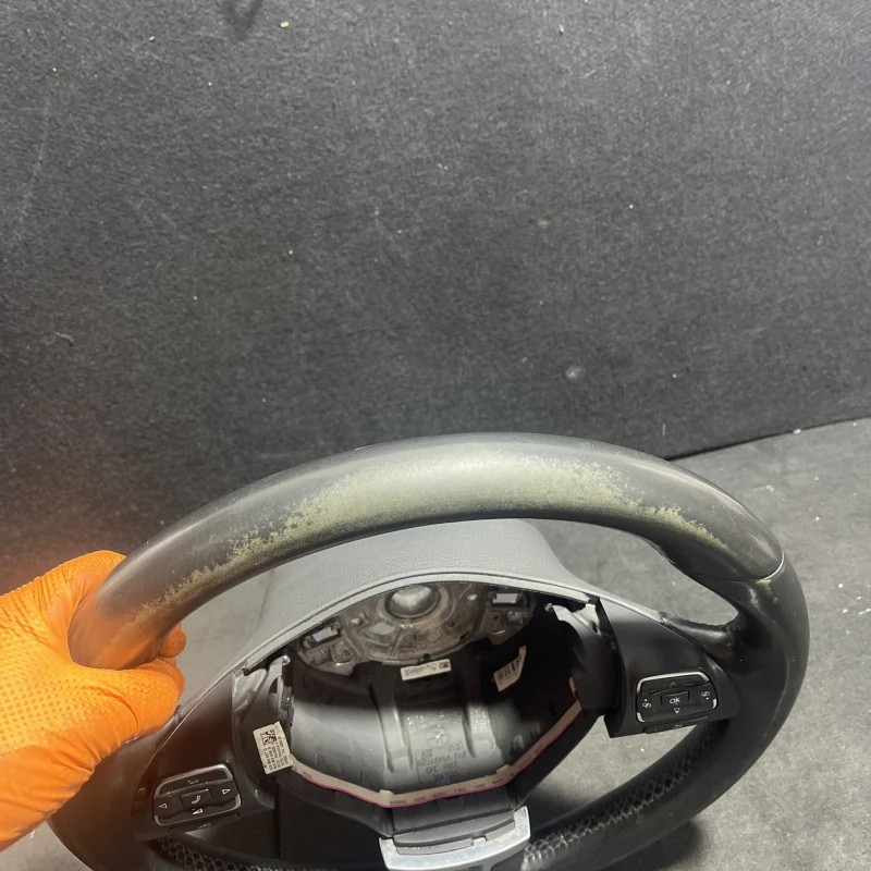 Comenzi volan / Volkswagen Passat B7 2012 / Interior