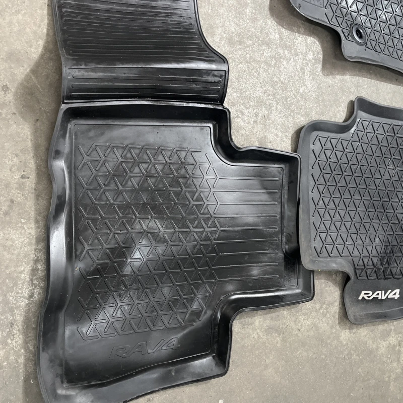 Presuri / Toyota Rav4 XA40 2020 / Interior