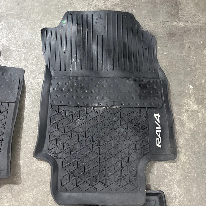 Presuri / Toyota Rav4 XA40 2020 / Interior
