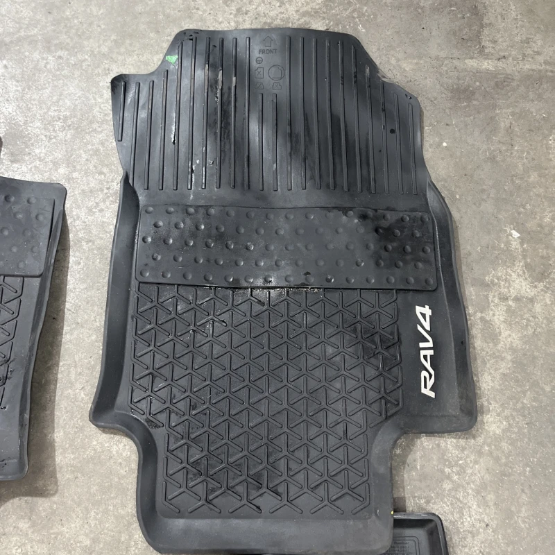 Presuri / Toyota Rav4 XA40 2020 / Interior