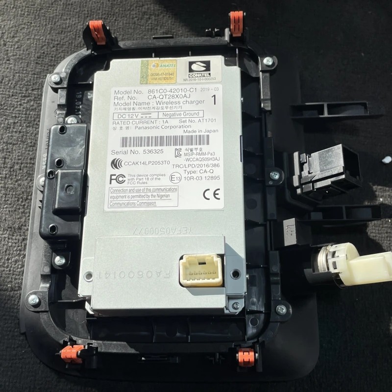 Incarcator wireless / Toyota Rav4 XA40 2020 / Audio si electronice