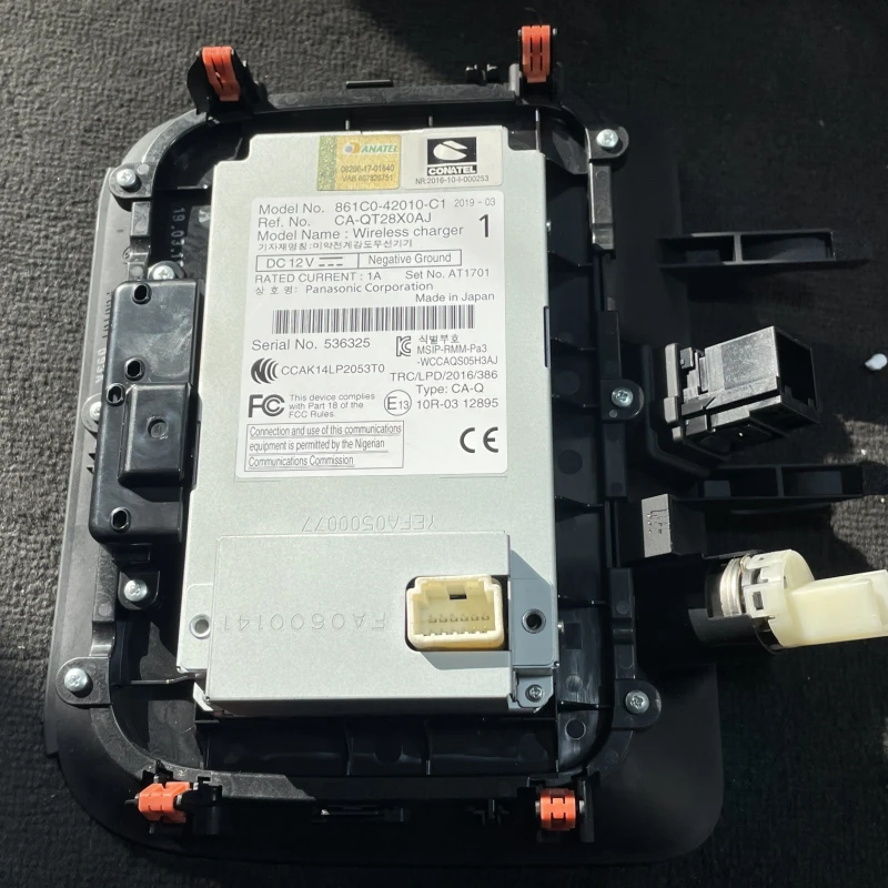 Incarcator wireless / Toyota Rav4 XA40 2020 / Audio si electronice