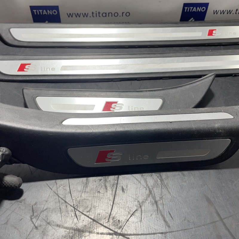 Ornament prag interior / Audi Q5 8R 2012 / Interior