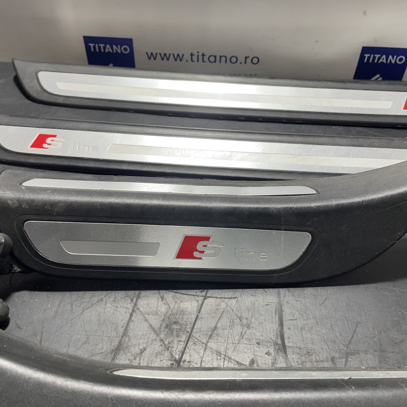 Ornament prag interior / Audi Q5 8R 2012 / Interior