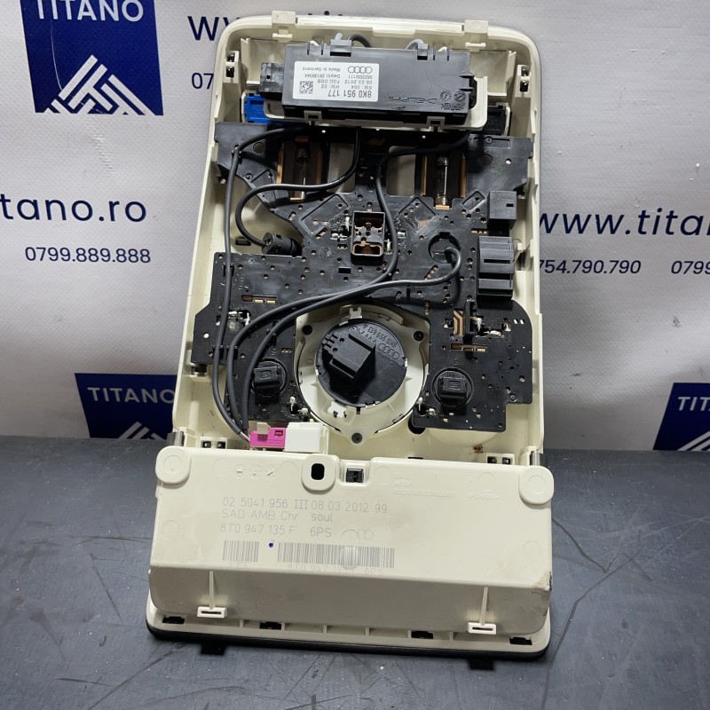 Lampa plafon / Audi Q5 8R 2012 / Interior