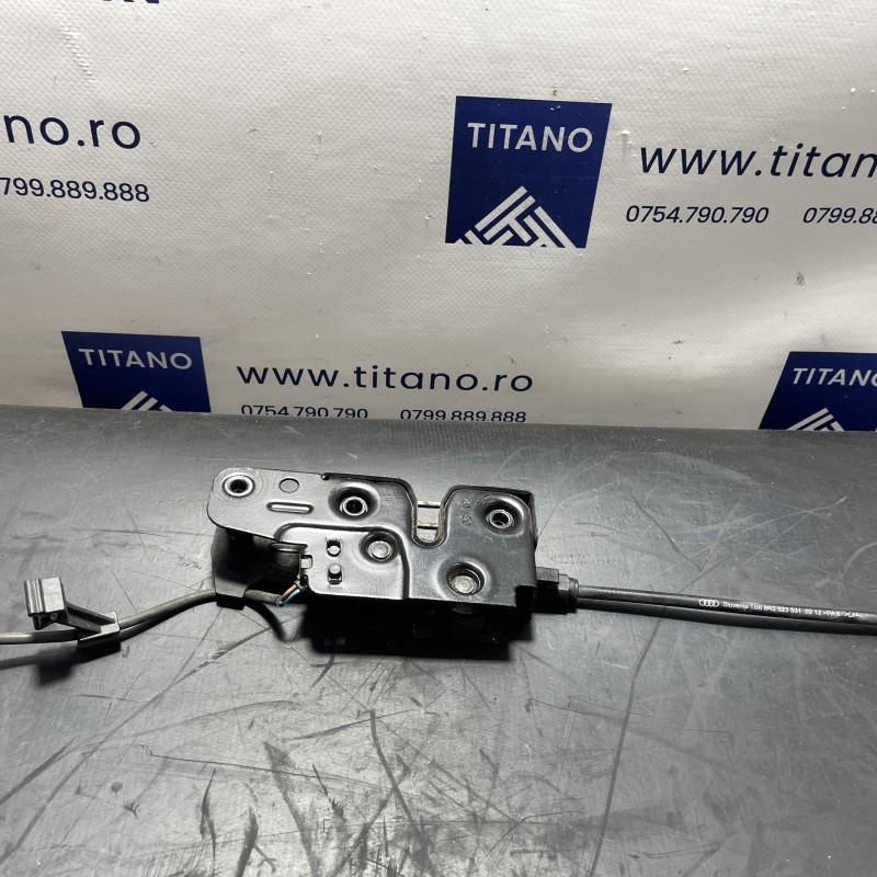 Iala broasca capota Audi Q5 8R 2012