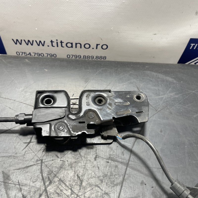 Iala broasca capota / Audi Q5 8R 2012 / Caroserie, oglinzi si faruri