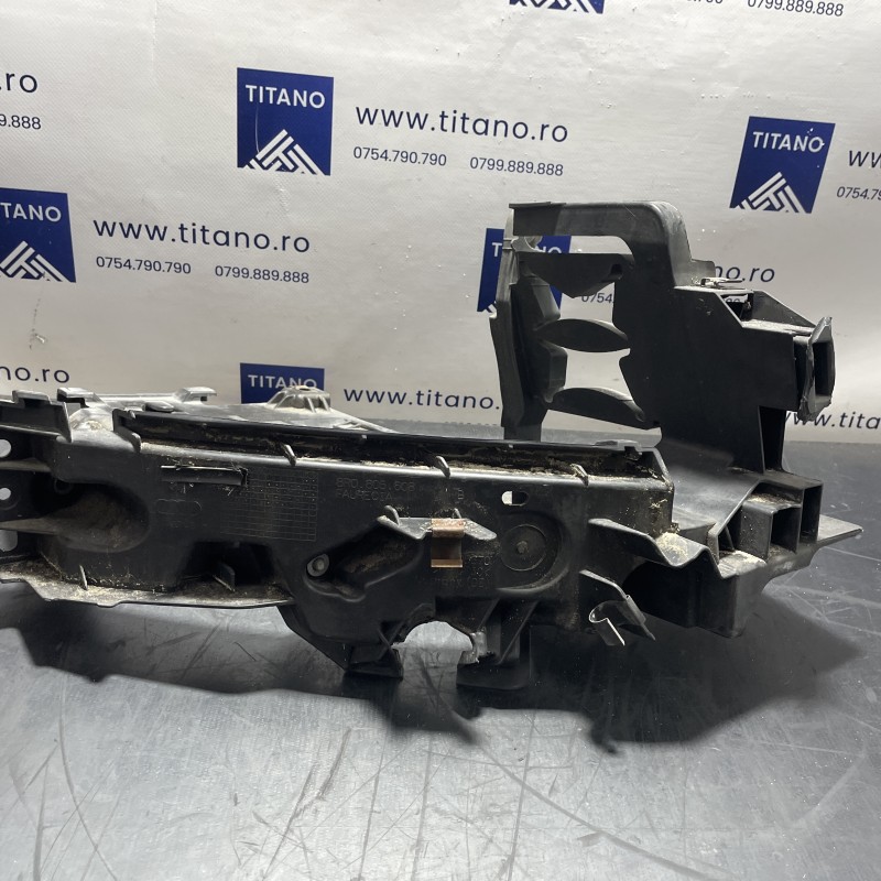 Suport far dreapta / Audi Q5 8R 2012 / Caroserie, oglinzi si faruri