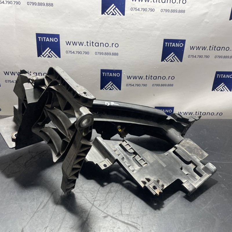 Suport far dreapta / Audi Q5 8R 2012 / Caroserie, oglinzi si faruri